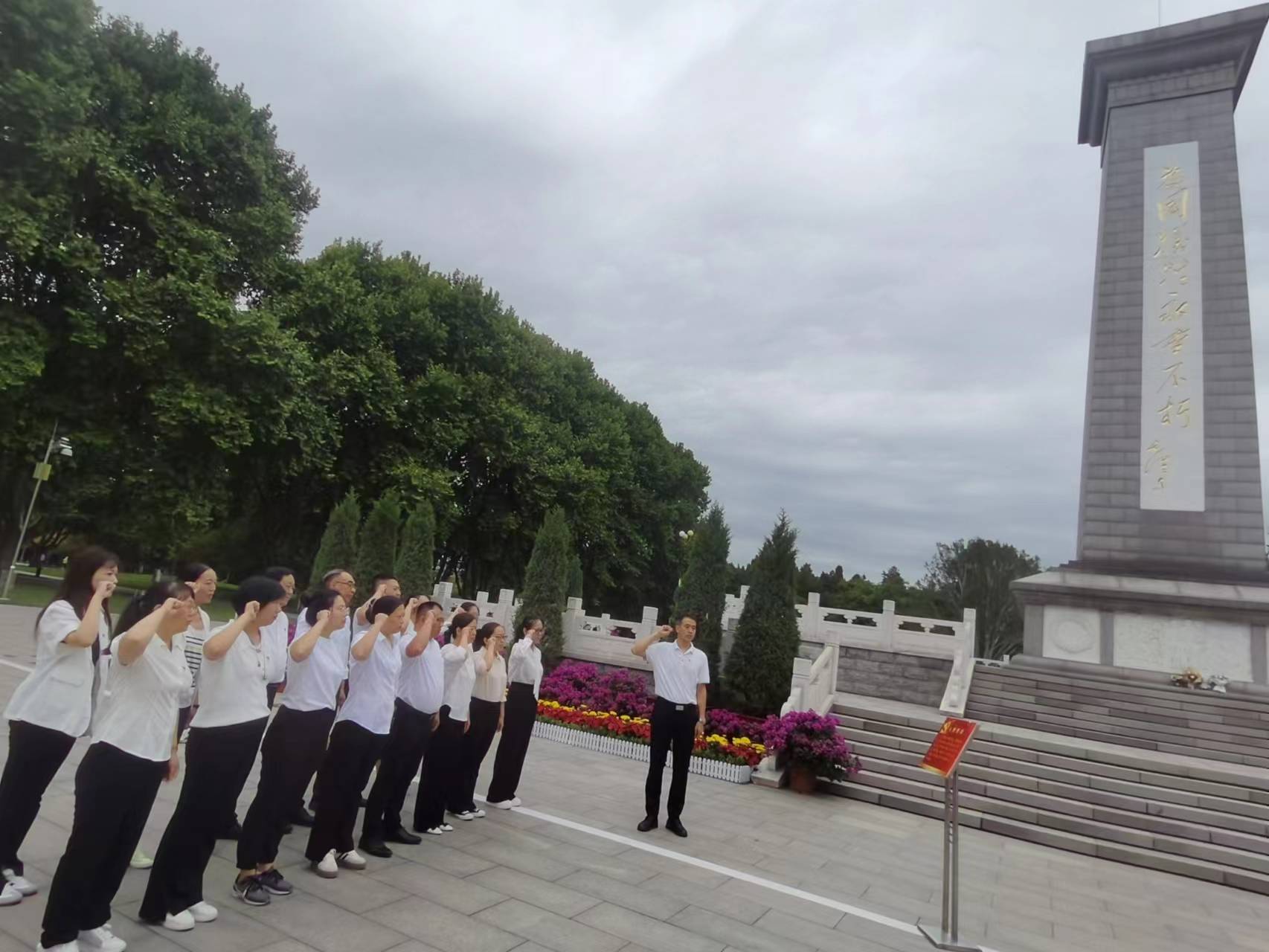 1695111441603574.jpg a1e3b4bc10ad577f8211a745664e662.jpg